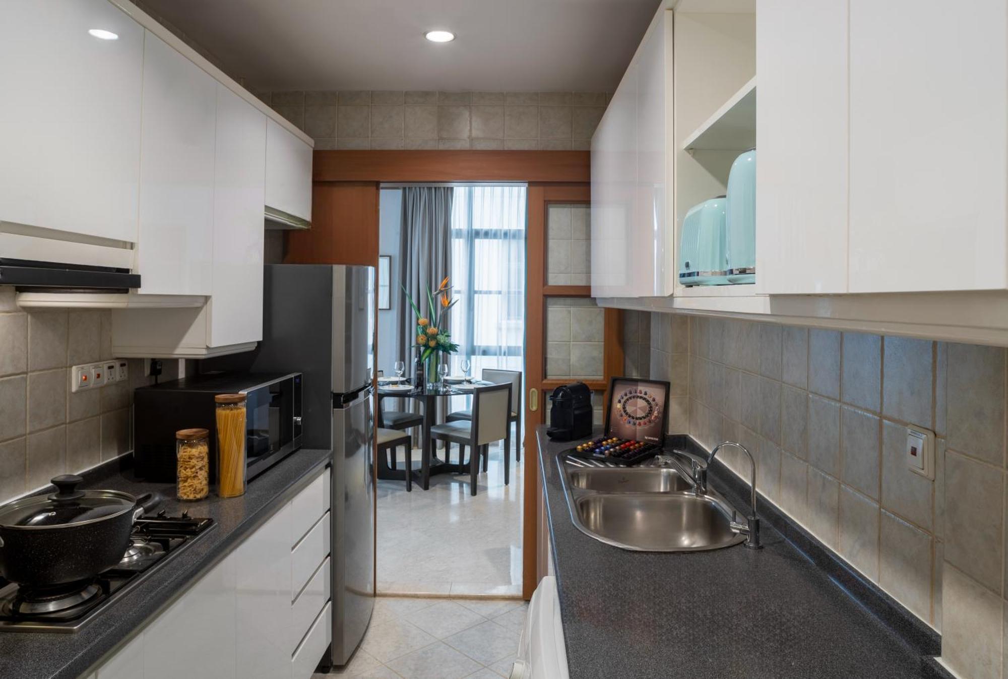 Fraser Place Robertson Walk Singapore Buitenkant foto A typical kitchen in a condominium