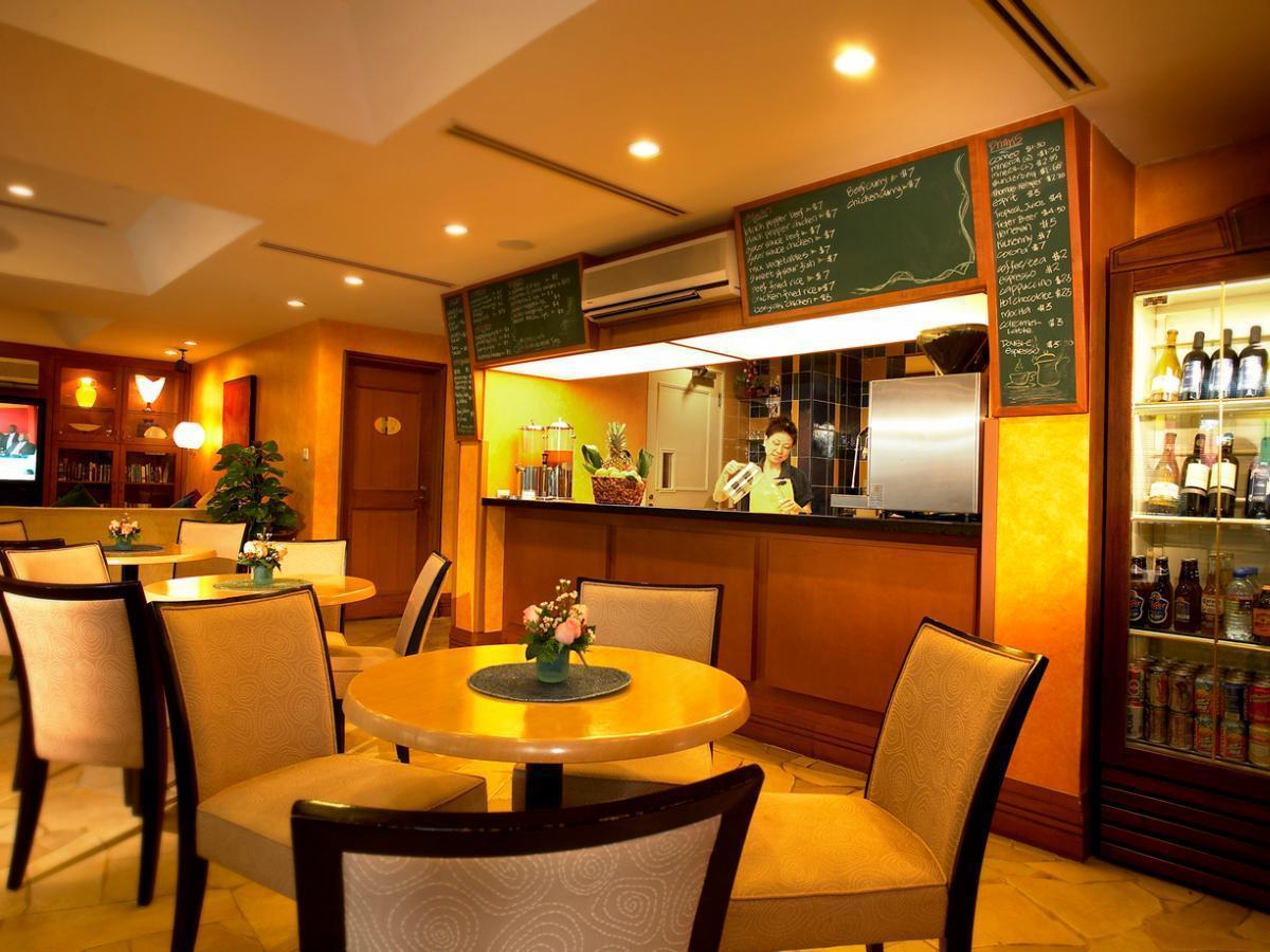 Fraser Place Robertson Walk Singapore Buitenkant foto The interior of a typical hotel bar