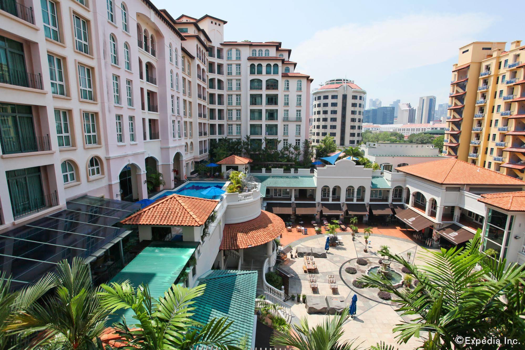 Fraser Place Robertson Walk Singapore Buitenkant foto The resort's main pool