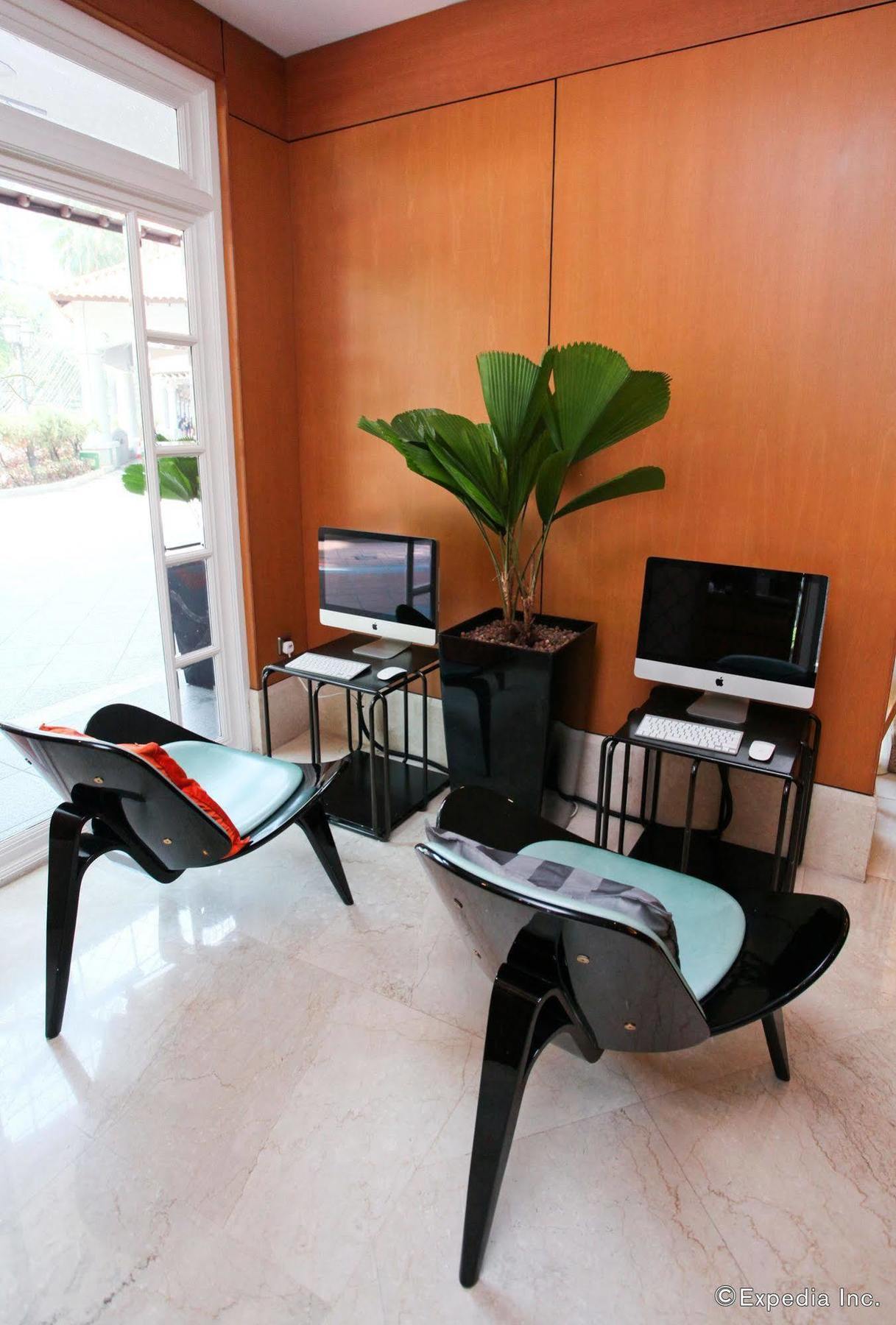 Fraser Place Robertson Walk Singapore Buitenkant foto Computer stations at the lobby